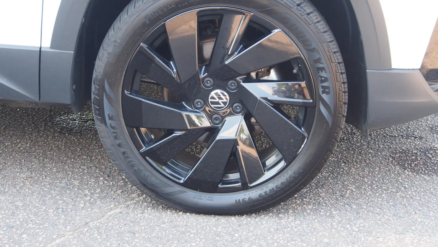 2023 Volkswagen Taos SE 4Motion