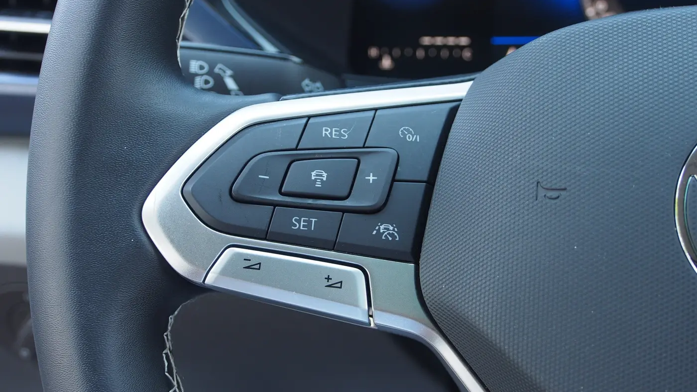 2023 Volkswagen Taos SE 4Motion