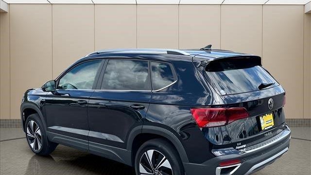 2024 Volkswagen Taos SE 4Motion