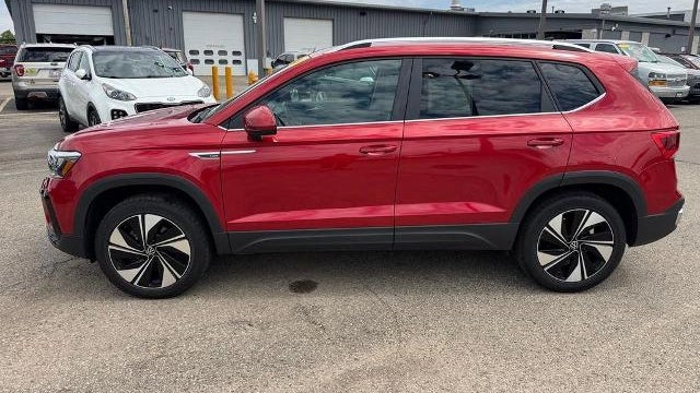 2024 Volkswagen Taos SE 4Motion
