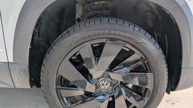 2024 Volkswagen Taos SE 4Motion