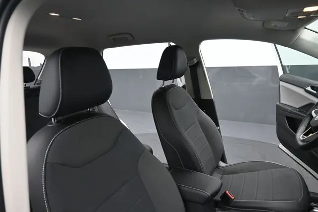 2022 Volkswagen Taos - $19,295