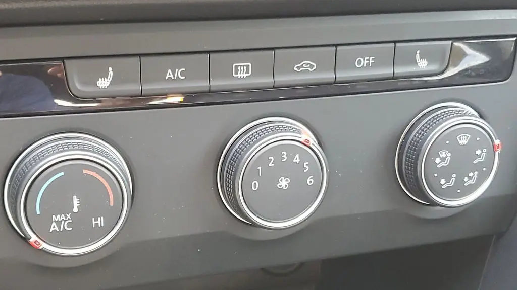 2022 Volkswagen Taos SE 4Motion