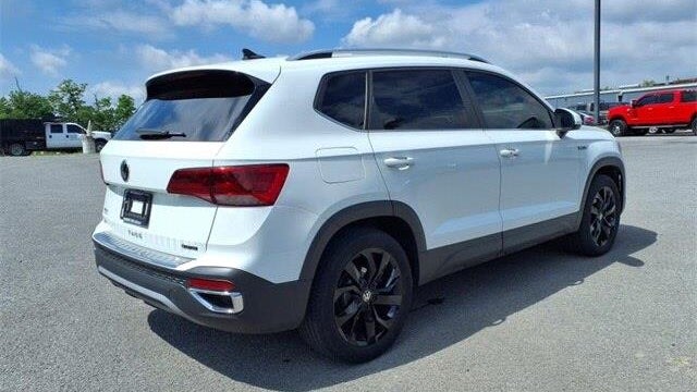 2023 Volkswagen Taos SE 4Motion