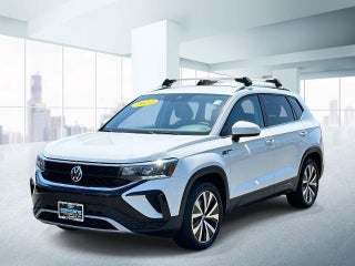 2022 Volkswagen Taos with Pure White Exterior
