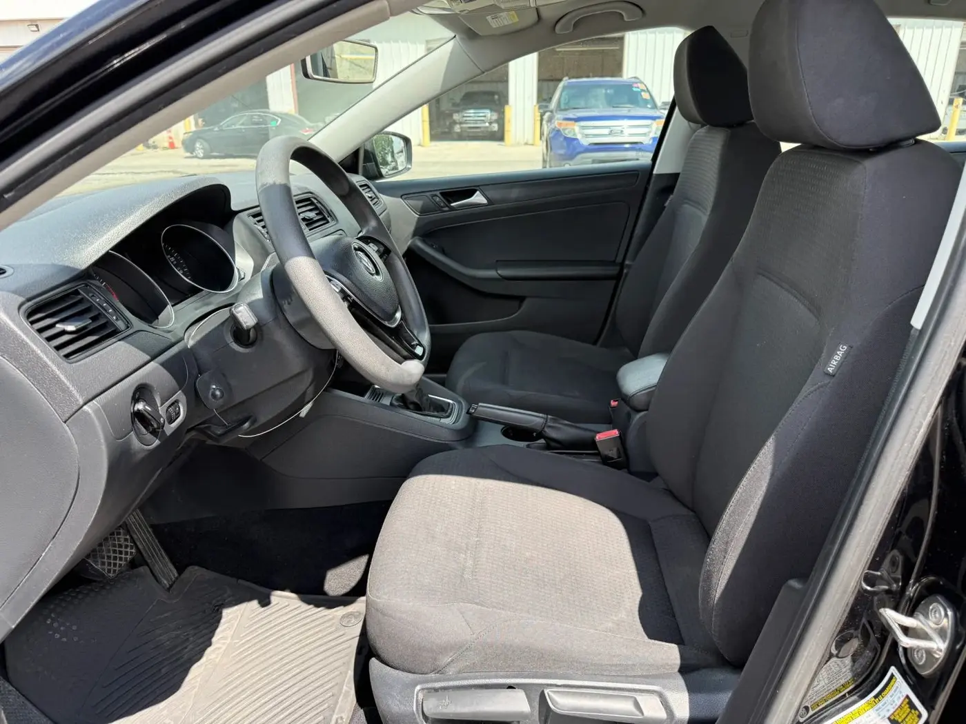 2016 Volkswagen Jetta - $7,450