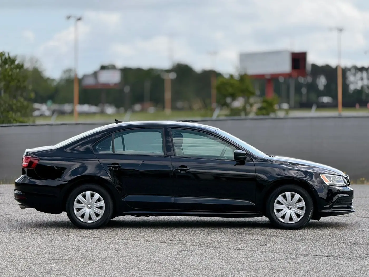 2016 Volkswagen Jetta - $7,450