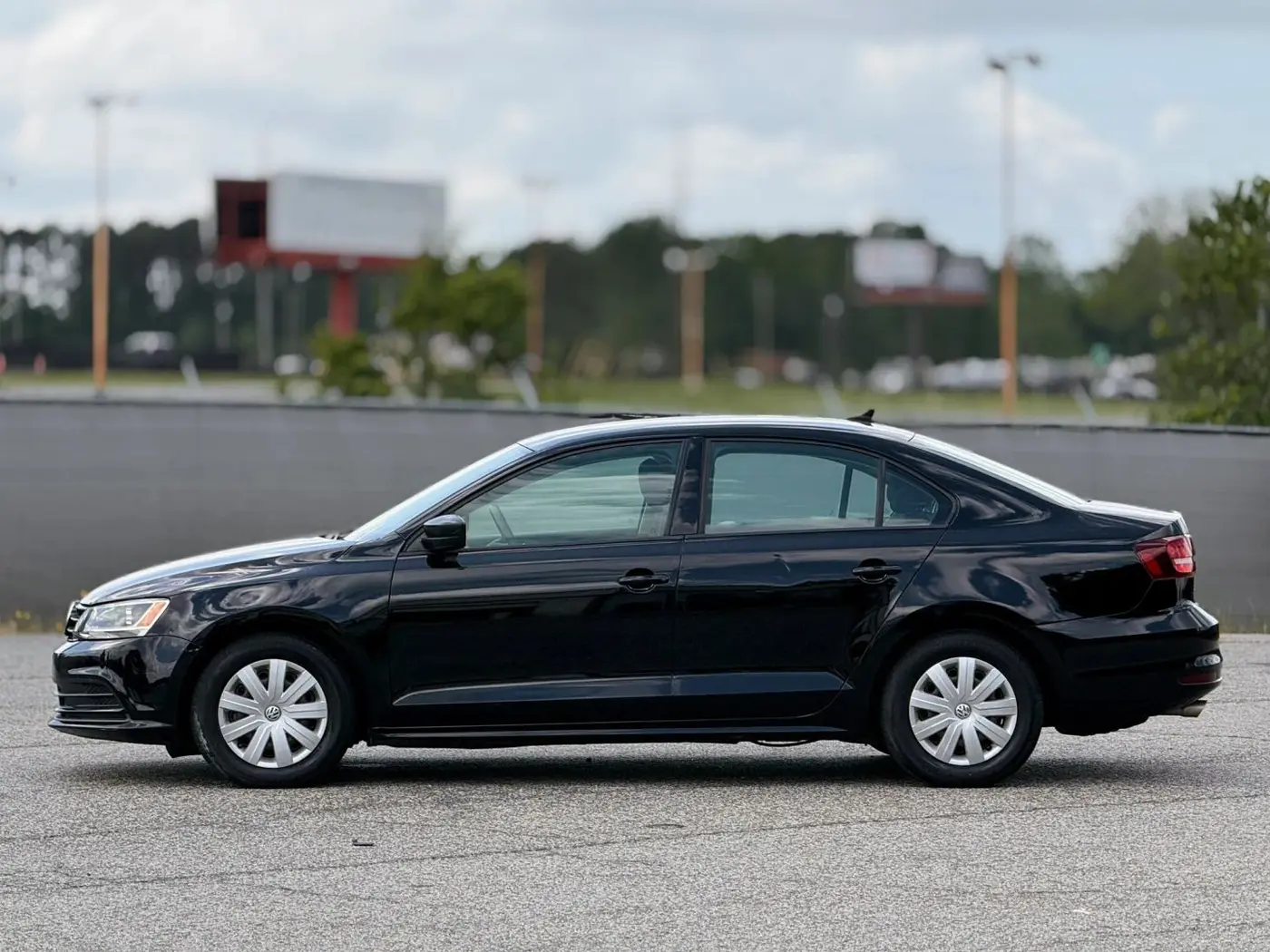 2016 Volkswagen Jetta - $7,450