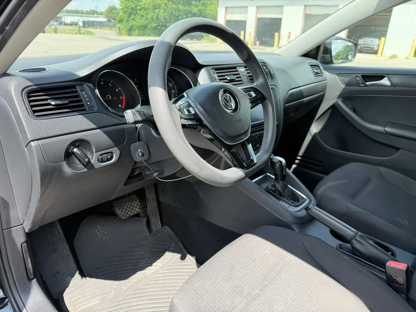 2016 Volkswagen Jetta - $7,450