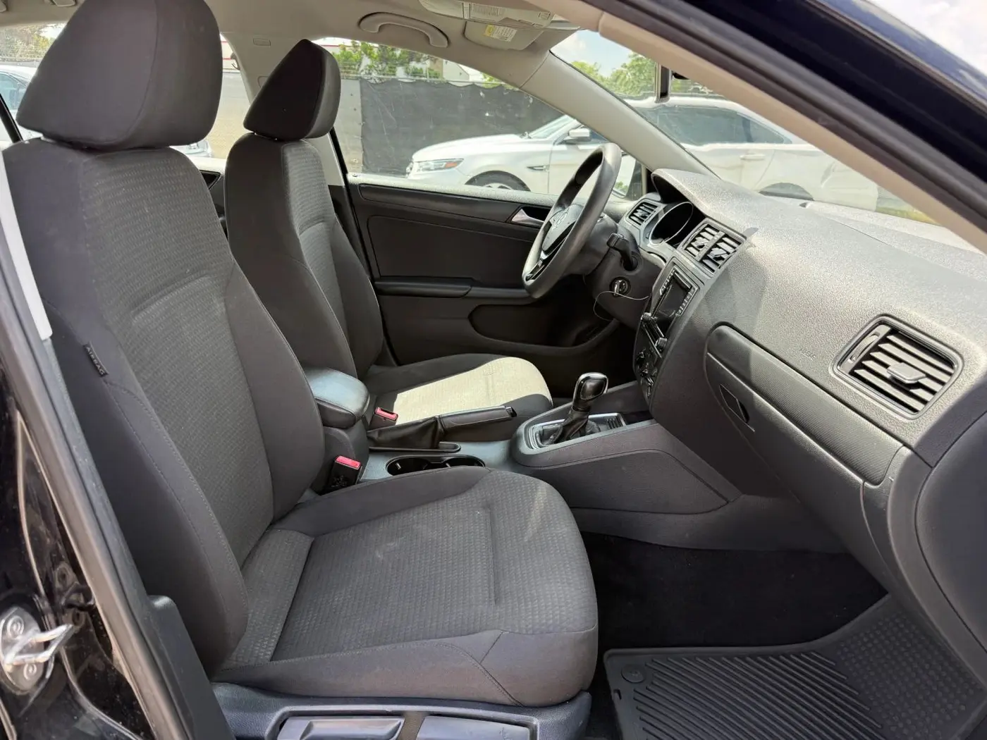 2016 Volkswagen Jetta - $7,450