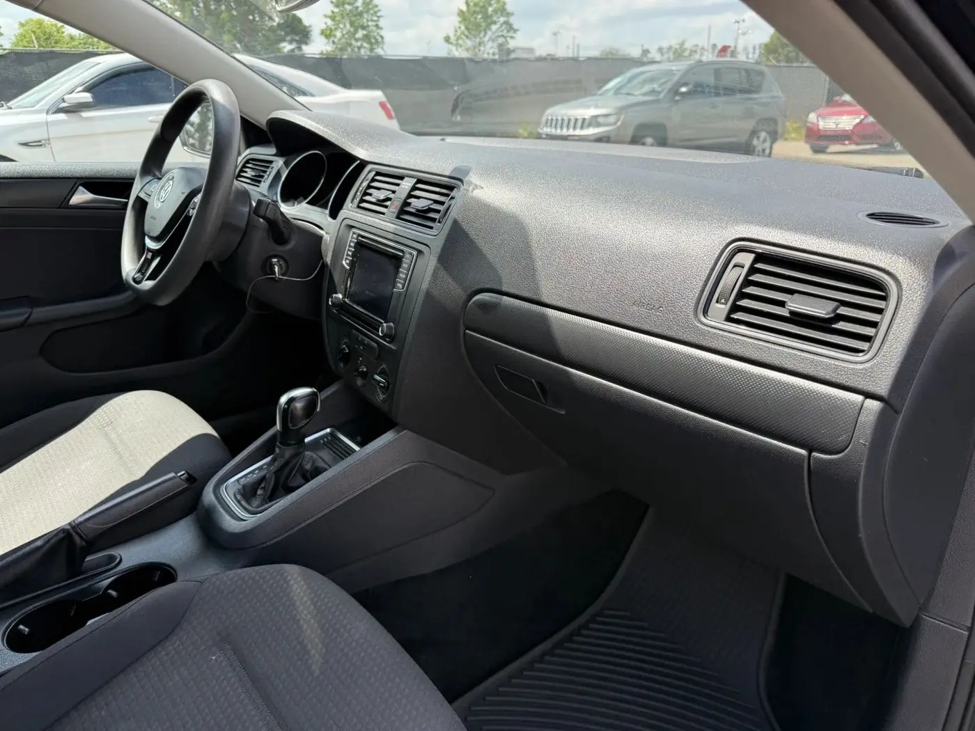 2016 Volkswagen Jetta - $7,450