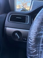 2017 Jetta Thumbnail 16