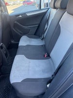 2017 Jetta Thumbnail 24