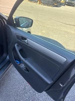 2017 Jetta Thumbnail 32