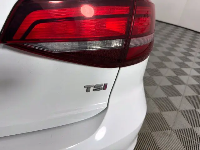 2018 Volkswagen Jetta - $9,000