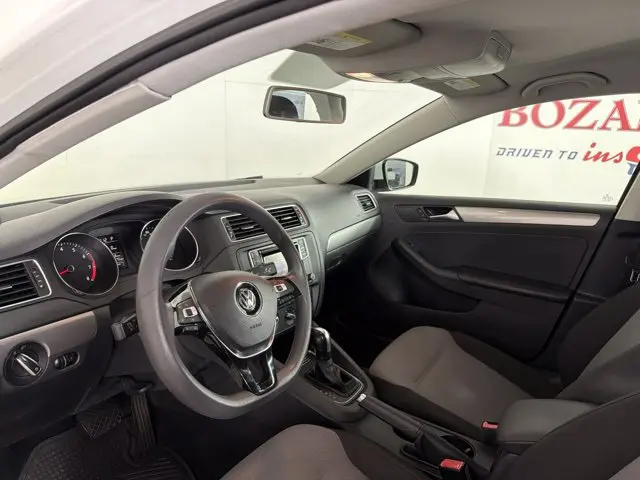 2018 Volkswagen Jetta - $9,000