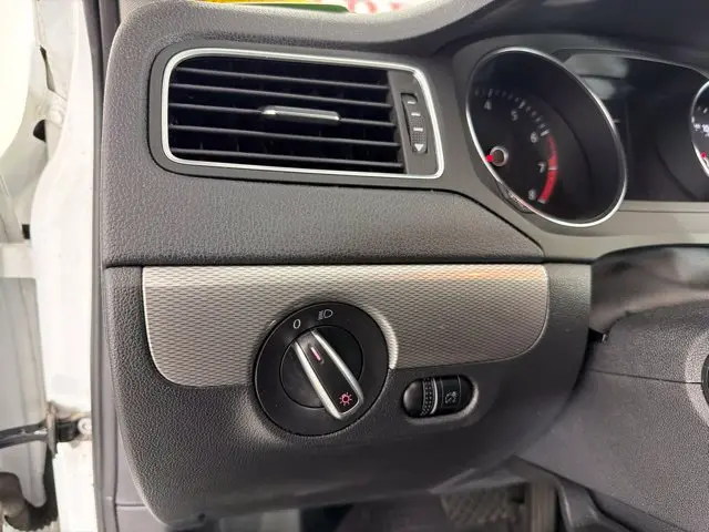 2018 Volkswagen Jetta - $9,000