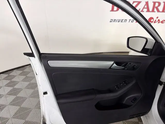 2018 Volkswagen Jetta - $9,000
