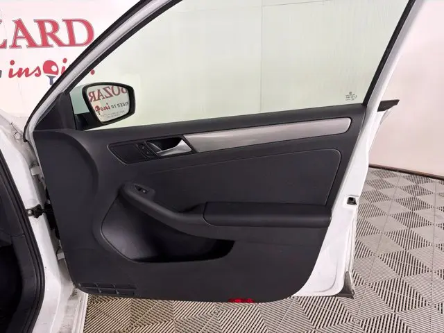 2018 Volkswagen Jetta - $9,000