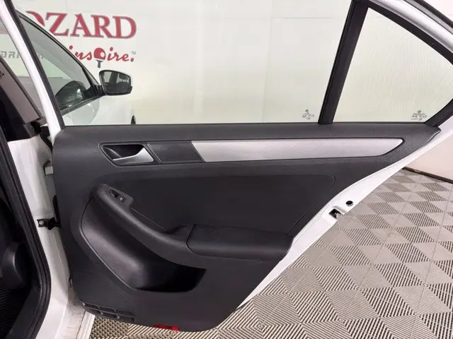 2018 Volkswagen Jetta - $9,000