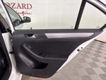 2018 Jetta Thumbnail 38