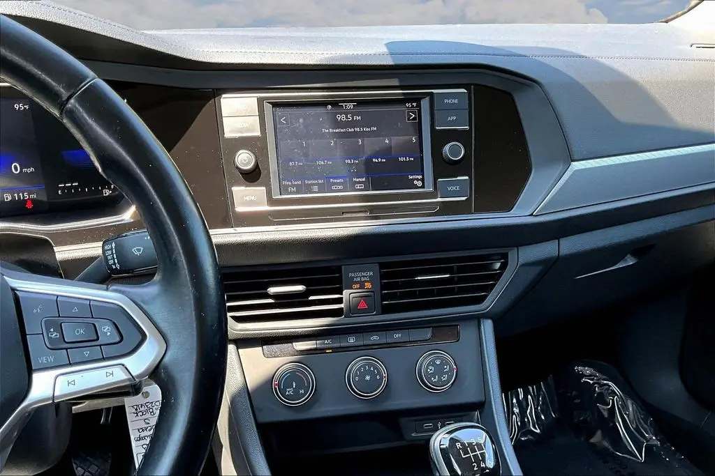2023 Volkswagen Jetta - $18,750