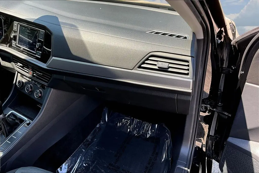 2023 Volkswagen Jetta - $18,750
