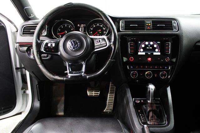 2015 Volkswagen Jetta - $13,998