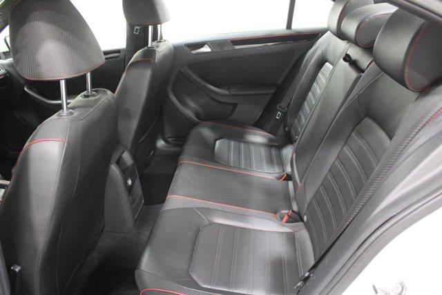 2015 Volkswagen Jetta - $13,998