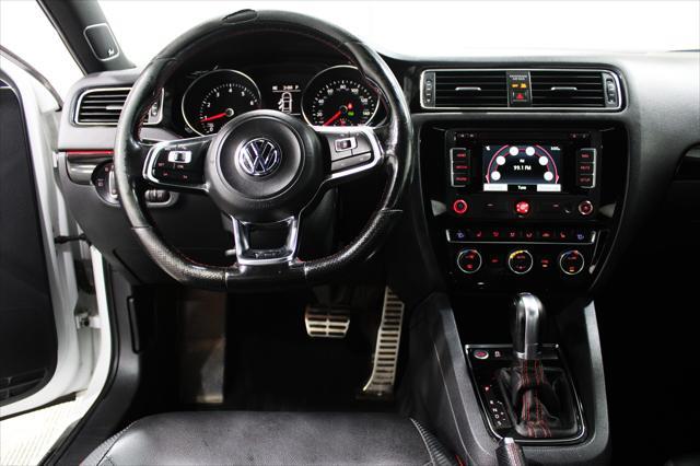 2015 Volkswagen Jetta - $13,992