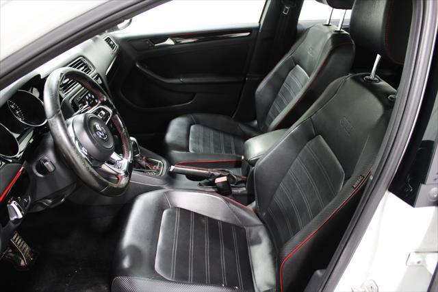 2015 Volkswagen Jetta - $13,992