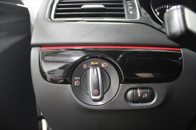 2015 Volkswagen Jetta - $13,992