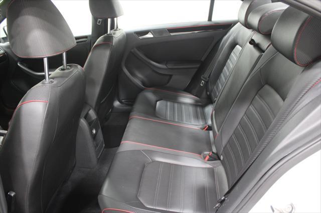 2015 Volkswagen Jetta - $13,992