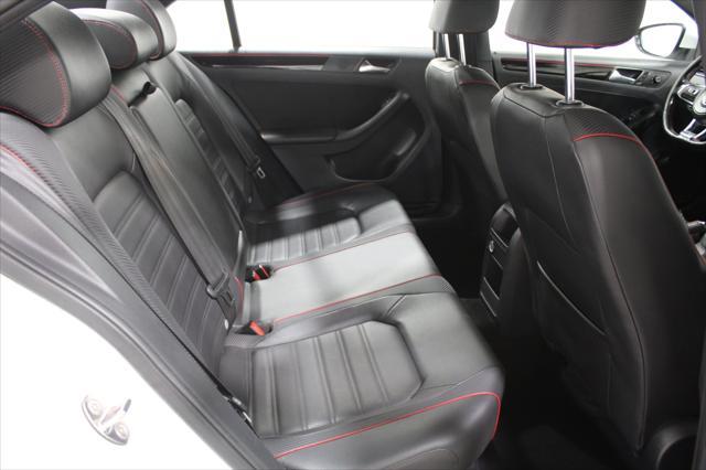 2015 Volkswagen Jetta - $13,992