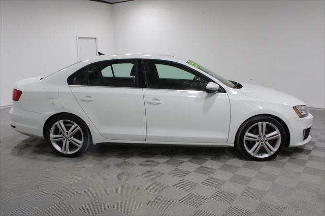 2015 Volkswagen Jetta - $13,992