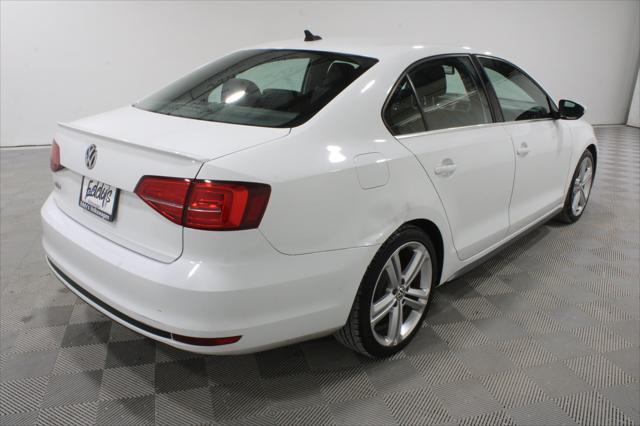 2015 Volkswagen Jetta - $13,992