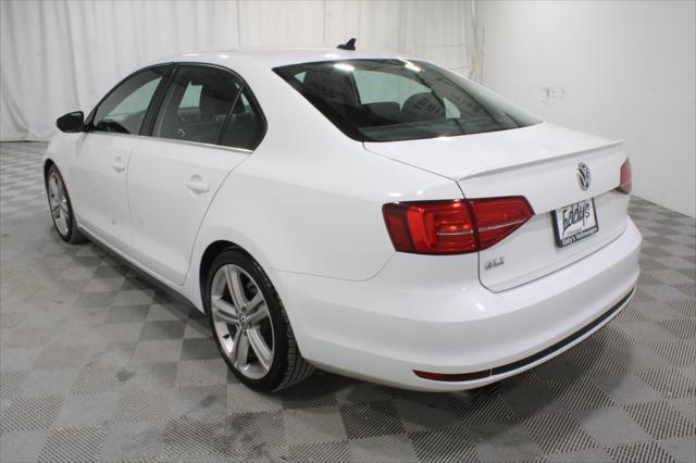 2015 Volkswagen Jetta - $13,992