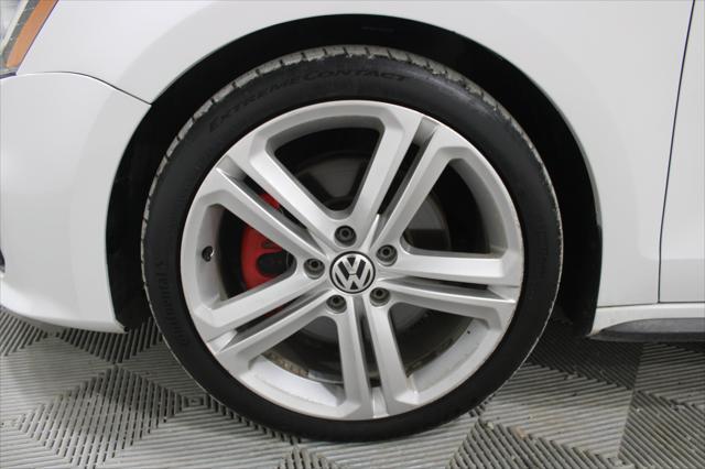 2015 Volkswagen Jetta - $13,992