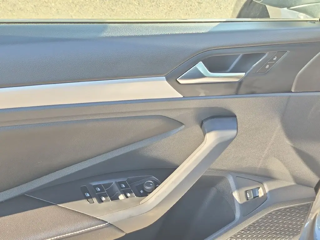 2025 Volkswagen Jetta - $18,570