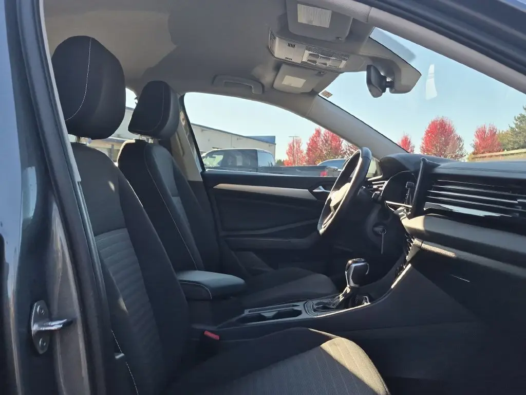 2025 Volkswagen Jetta - $18,570