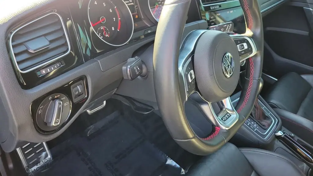 2020 Volkswagen Golf GTI S
