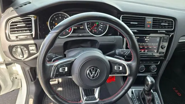 2021 Volkswagen Golf GTI S