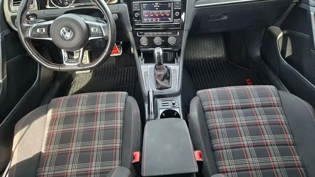 2021 Volkswagen Golf GTI S