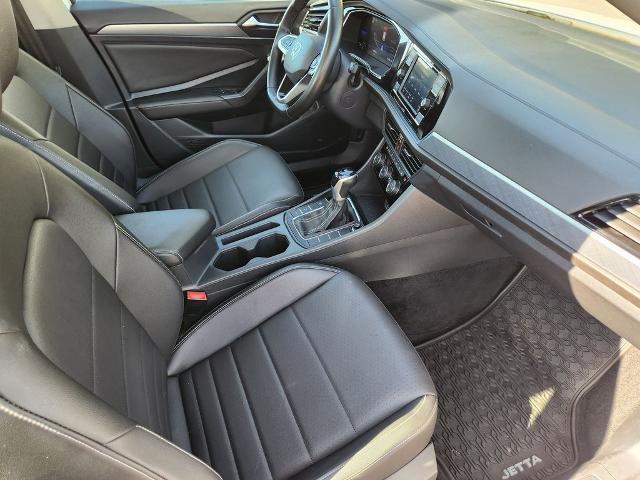 2023 Volkswagen Jetta - $18,000