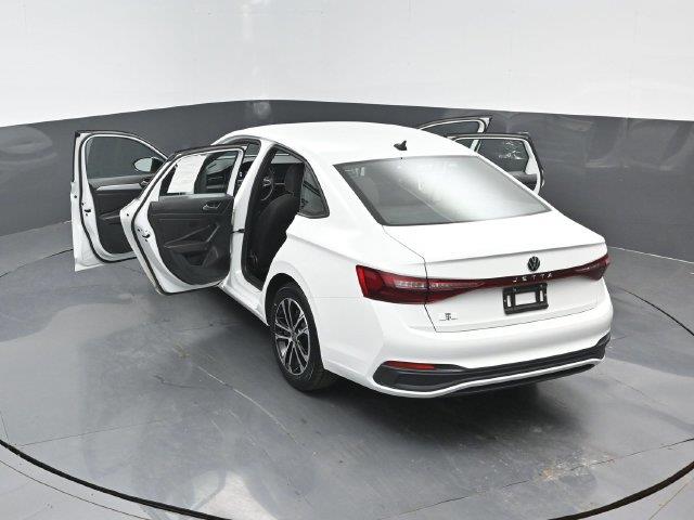 2025 Volkswagen Jetta - $17,500