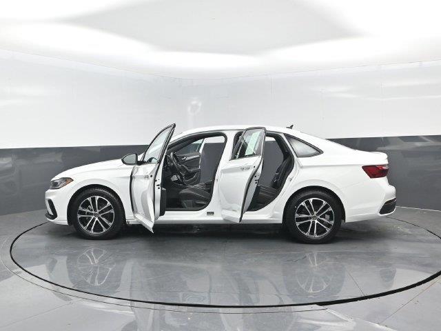 2025 Volkswagen Jetta - $17,500