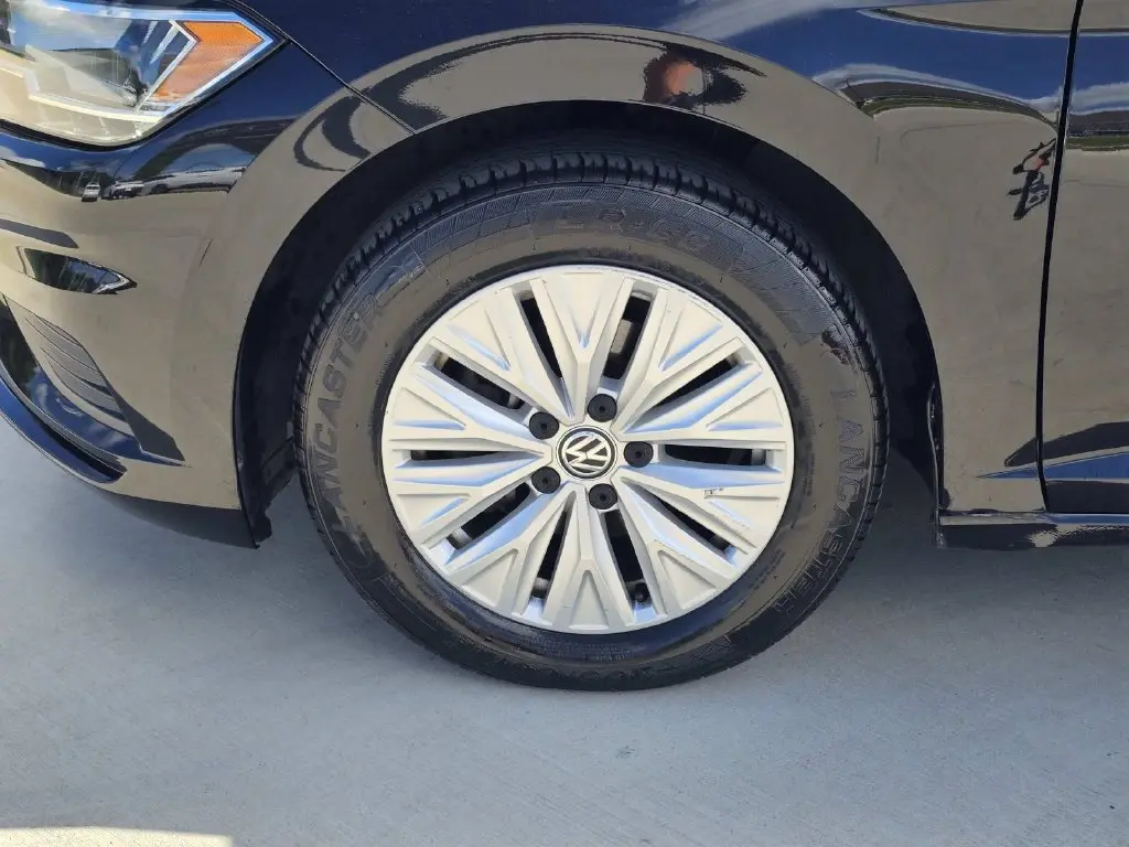 2019 Volkswagen Jetta - $10,250