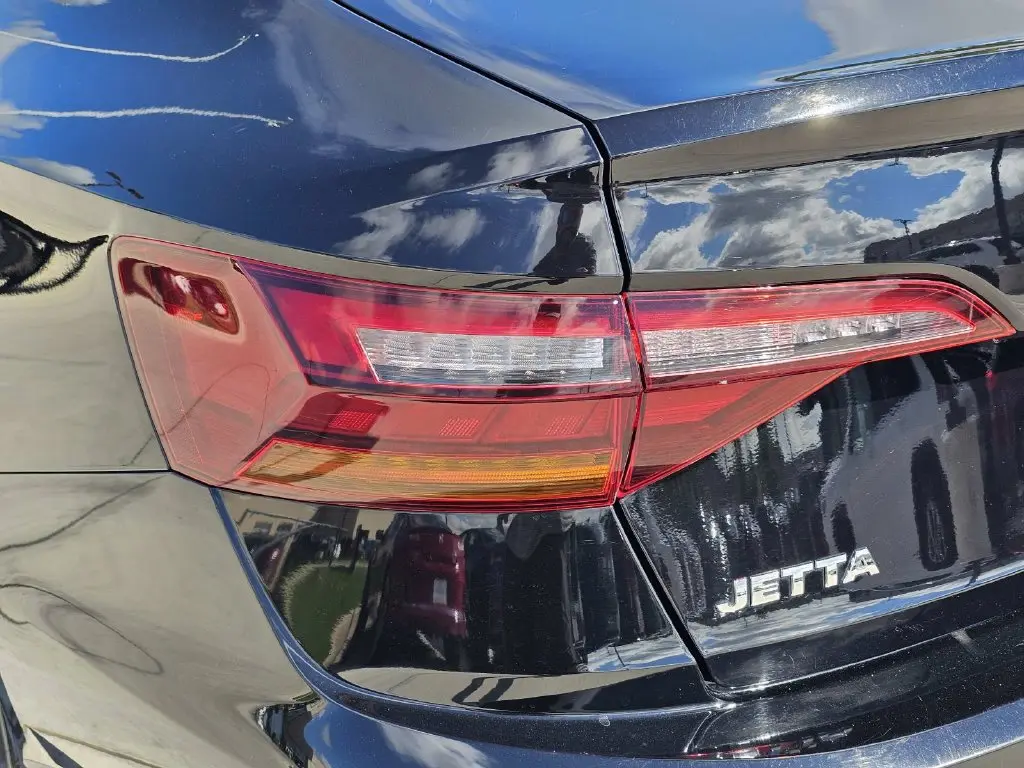2019 Volkswagen Jetta - $10,250