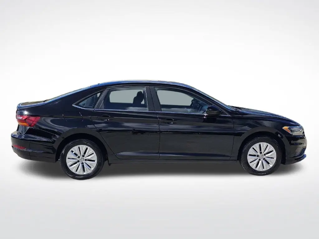 2019 Volkswagen Jetta - $10,250