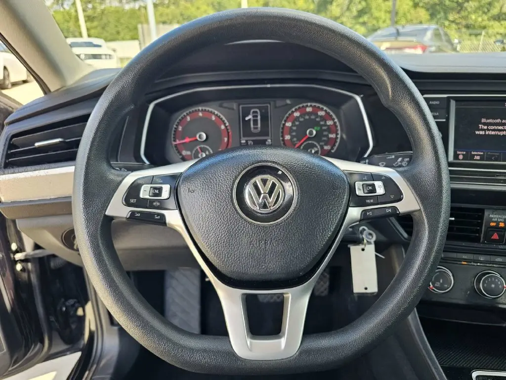 2019 Volkswagen Jetta - $10,250